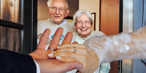 The wonderful reaction when couple reenact vows for grandparents