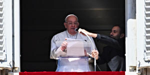 Pope says UN peacekeepers should stay in Lebanon