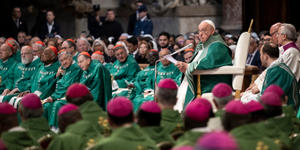 Una Iglesia sinodal “se ensucia las manos”, dice el Papa Francisco en la Misa de clausura del Sínodo