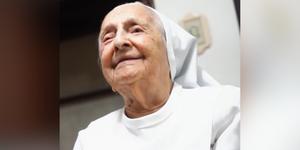 Ta radostna redovnica je trenutno najstarejša oseba na svetu