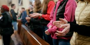 Royaume-Uni : chez la “Gen Z”, le catholicisme a la cote