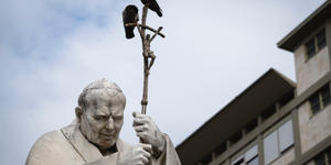 Francis’ stays at Gemelli hospital compared to John Paul II’s