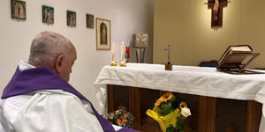 1st Picture of Pope Francis since being in hospital