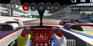 En Finlande, Peter évangélise à sa façon avec un simulateur de F1 !