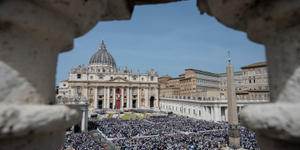 Qui dirige l’Église en attendant le conclave ?
