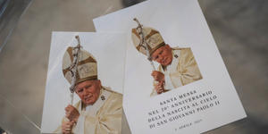 A 20 años de la muerte de Juan Pablo II, una misa de homenaje en forma de paso de la antorcha