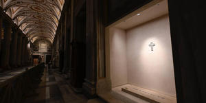 Pope’s tomb (photos) as faithful begin to visit St. Mary Major