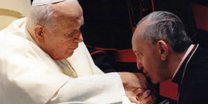 El Papa Francisco, defensor de Juan Pablo II