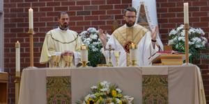 Brothers become fathers a week apart – with a twist