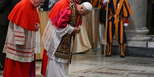 Pope Leo spends time with Mary, stops at tomb of Pope Francis