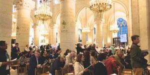 [REPORTAGE] À Notre-Dame, le plaidoyer silencieux des catholiques contre l’aide à mourir