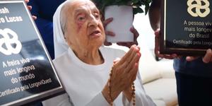 Fallece la persona más anciana del mundo, dejando un legado de fe