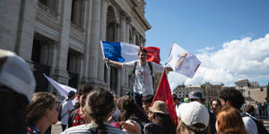 Pourquoi les jeunes veulent-ils tant voir le Pape ?