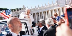 Influencers surprise Pope Leo with his favorite Chicago pizza