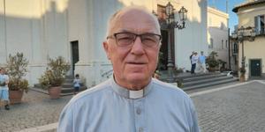 Entrevista con el padre Tadeusz, el párroco del Papa en Castel Gandolfo