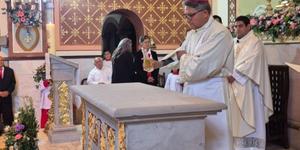 ¿Por qué hay que consagrar el altar que se usa en la Misa?