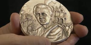 “Ser reconocido como agustino es un honor”: León XIV recibe una medalla de su orden religiosa