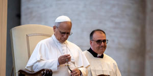 Papież Leon XIV podczas różańca dla pokoju: „Módlmy się, by świat miał odwagę się rozbroić” [fotorelacja]