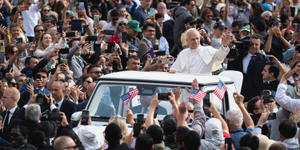 Pope talks of US issues in Tuesday mini press conference