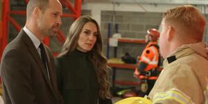  William et Kate saluent le courage des soldats du feu en Irlande du Nord