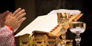 Tradycyjna liturgia powraca do Bazyliki św. Piotra: pielgrzymka „Ad Petri Sedem” w Rzymie