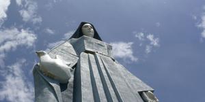 La colosal escultura que rinde homenaje a la Virgen de la Paz en Venezuela
