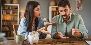 Pareja: ¿cómo evitar tensiones cuando uno gana más dinero?