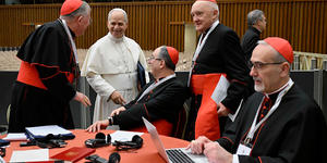 150 cardenales, decenas de idiomas: ¿cómo dialogan en el Vaticano?