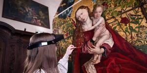 À Colmar, “La Vierge au buisson de roses” retrouve son éclat avant le Louvre