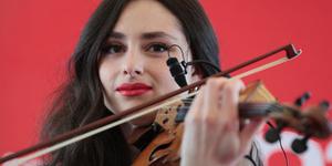 Esther Abrami : “Quand je joue du violon, je vis un moment presque sacré”