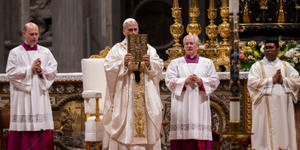 Vigilia Pascual: “No nos dejemos paralizar” por el pecado, exhorta León XIV