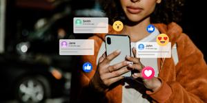 Être ami avec son ado sur les réseaux sociaux : bonne ou mauvaise idée ?