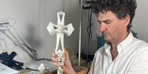 3 grandezas de la Sagrada Familia en el báculo papal gaudiniano