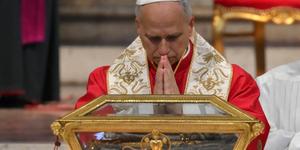 Pope Leo spends time in prayer with St. Augustine’s relics