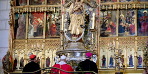 León XIV ofrece una rosa de oro a la Virgen de la Almudena