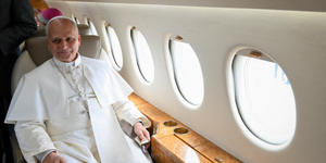 ¿Quién acompaña al Papa en sus viajes?