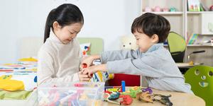 ¿Por qué mis hijos se pelean por el mismo juguete?