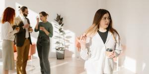 Excluidos por la familia. ¿Qué hacer si no recibes una invitación?