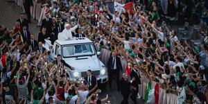 Il reste des places pour la messe du Pape sur les Champs-Élysées !