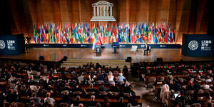 “C’est la ferveur d’un peuple en marche” : à l’Unesco, la foule acclame Léon XIV 