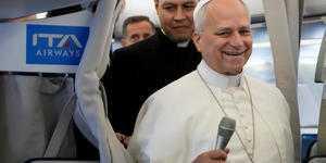 “Je voyage en France comme disciple de Jésus Christ”, ce que Léon XIV a dit dans l’avion