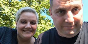Ena bere berilo, druga ministrira in zmaguje