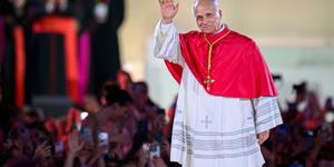 Returning home, Pope speaks of many ‘almost miracles’ in France