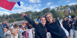 Jeunes, malades, pèlerins… les joyeux visages de la messe du Pape à Lourdes