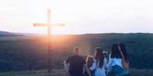 Tudi tako oznanjamo evangelij, ne da bi izrekli eno samo pridigo