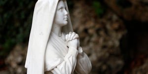 Les trois gestes de Marie devant sainte Bernadette