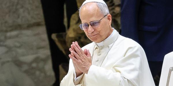 Choque em Roma e solidariedade internacional após anúncio da cirurgia de Leão XIV