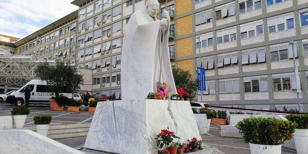 O Papa será internado hoje no Hospital Gemelli. Todas as audiências foram canceladas até 20 de outubro