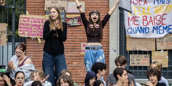 Blocage des lycées : “Il y a une résonance entre le monde algorithmique et les réactions de certains jeunes”