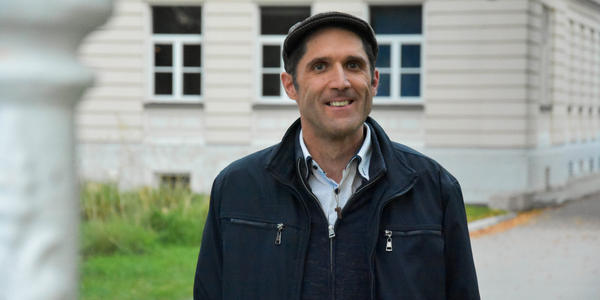 Zdravniki mu niso mogli pomagati, nato je slišal: “Jezus je tvoj zdravnik”